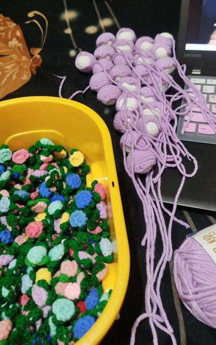 Araw-gabi nag c-crochet 🫠