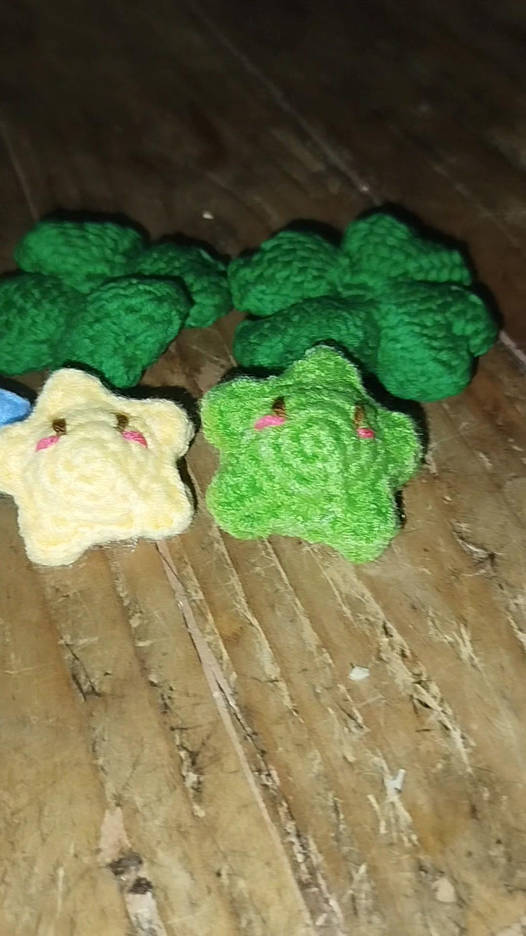 Bundles of cutiessss🩷

#FaithfullyCrafted #fypシ゚viralシfypシ゚ #crochet #keychain
