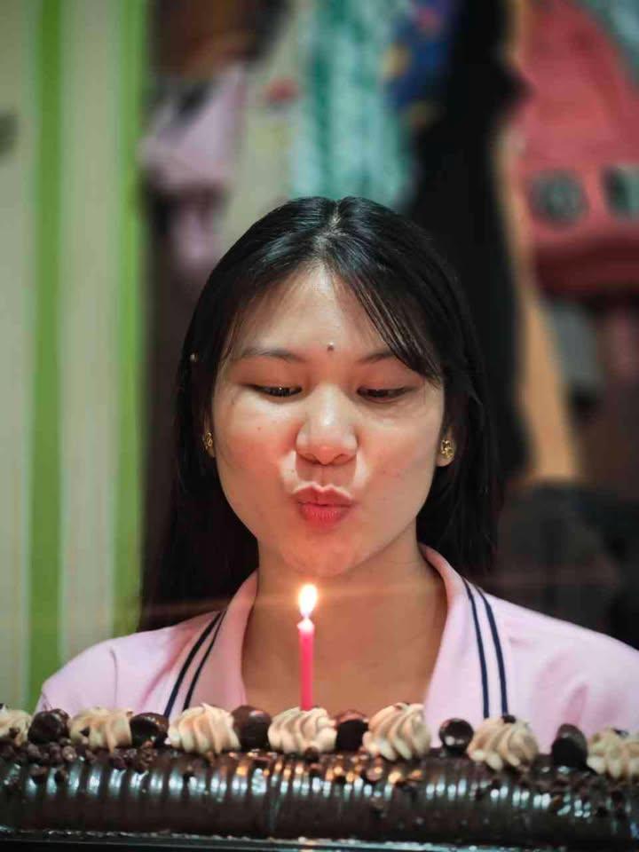 HAPPY BIRTHDAY, Faithfully Crafted!

I came so far. 

A year ago, I spontaneously decided to sell crochet items as a fun thing to do, a hobby where I can occupy free time. Who would have thought that 